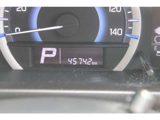 リヤーシートも広々で、多彩なシートアレン