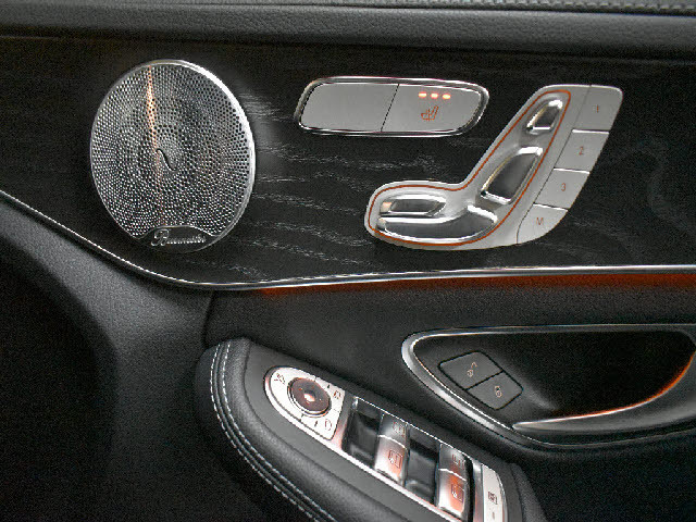 県内最大級の大型展示場！更にガレージ完備！専門店だからできる幅広いラインナップ！ご希望の車種がない場合もお気軽にお申し付け下さい。当社ネットワークでご希望の車両を探して参ります。