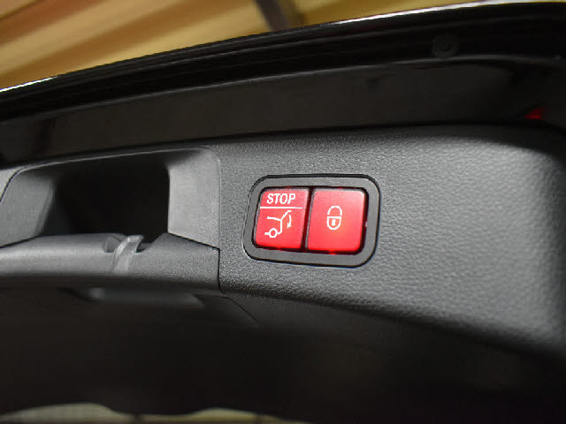 当社では全車充実の無料アフターサービス付です！全車無料２年保証＆年３回３年間エンジンオイル交換無料＆ポリマーメンテナンス施工＆関東圏外陸送納車費用無料サービス中。詳しくはホームページをご覧ください。