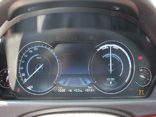 全車店頭にて展示中！お越し頂ければ現車確認が可能です。お気軽にお越しくださいませ。専門スタッフが細かくご説明させて頂きますので輸入車にご不安がある方でも安心です。