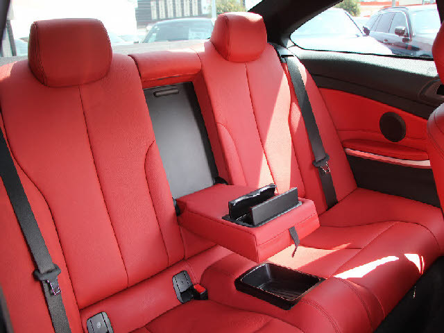 当社では全車充実の無料アフターサービス付です！全車無料２年保証＆年３回３年間エンジンオイル交換無料＆ポリマーメンテナンス施工＆関東圏外陸送納車費用無料サービス中。詳しくはホームページをご覧ください。