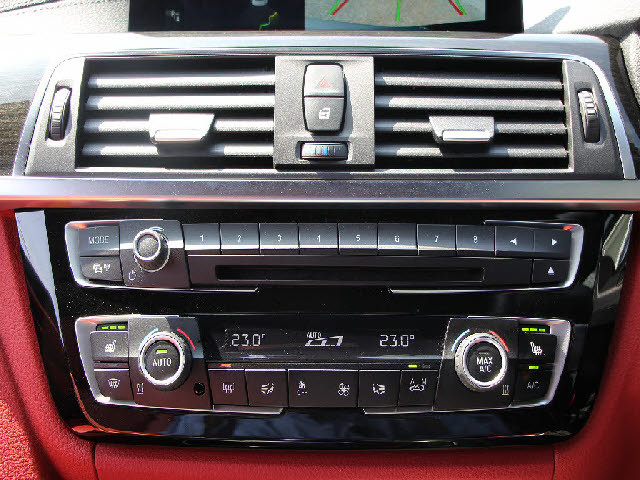 全車店頭にて展示中！お越し頂ければ現車確認が可能です。お気軽にお越しくださいませ。専門スタッフが細かくご説明させて頂きますので輸入車にご不安がある方でも安心です。