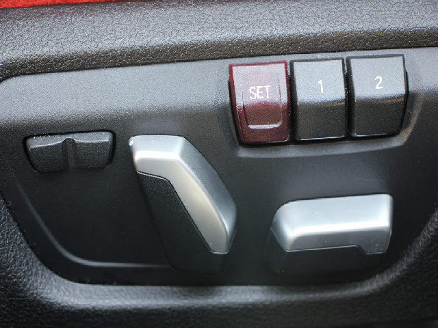 全車店頭にて展示中！お越し頂ければ現車確認が可能です。お気軽にお越しくださいませ。専門スタッフが細かくご説明させて頂きますので輸入車にご不安がある方でも安心です。