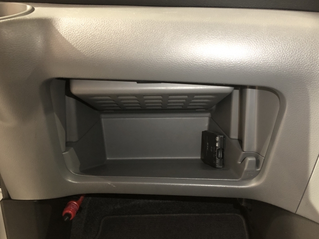 ��e�ʂ̃O���[�u�{�b�N�X��A��������Ȃǂ̎��[���[�����Ă��܂��B