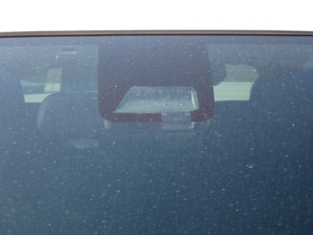 �t�����g�J�����őO���̎ԗ�����s�ғ������m�B�Փ˂������Ȏ��͏Փˉ���y���u���[�L���쓮�A�Փˉ�����T�|�[�g�B