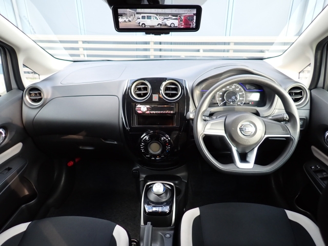 �C���p�l�摜�ɂȂ�܂��B�ԓ��͐��Ǝ҂ɂĎ����N���[�j���O�{�H�ς݂Ȃ̂ŁA��ϐ����ł��B