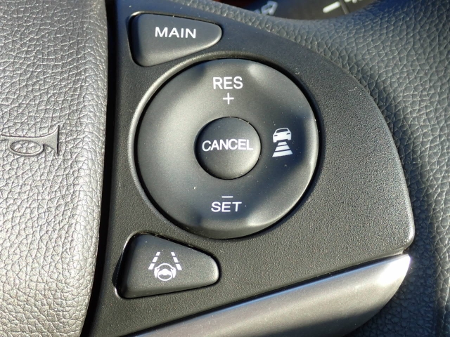 �y�N���[�Y�R���g���[���z�������H�ł̒��������s���y�Ɂ�A�N�Z���y�_���𓥂܂��Ɏԑ������ɕۂ��Ƃ��\�ł��B�O���̎ԗ������m���ĎԊԂ�ۂ悤�ɑ��x���߂��Ă���܂��I�I