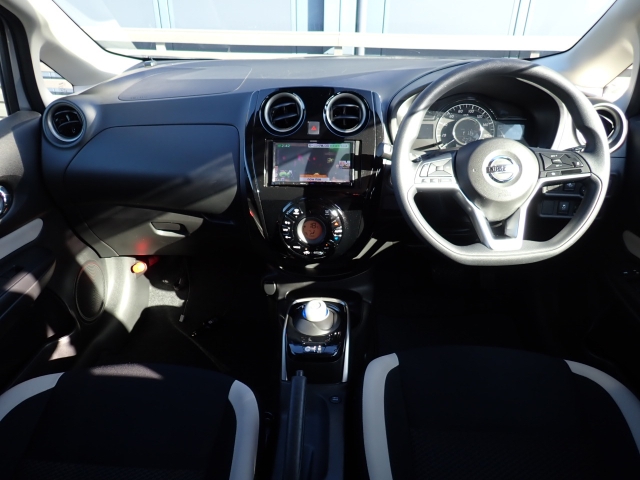 �C���p�l�摜�ɂȂ�܂��B�ԓ��͐��Ǝ҂ɂĎ����N���[�j���O�{�H�ς݂Ȃ̂ŁA��ϐ����ł��B