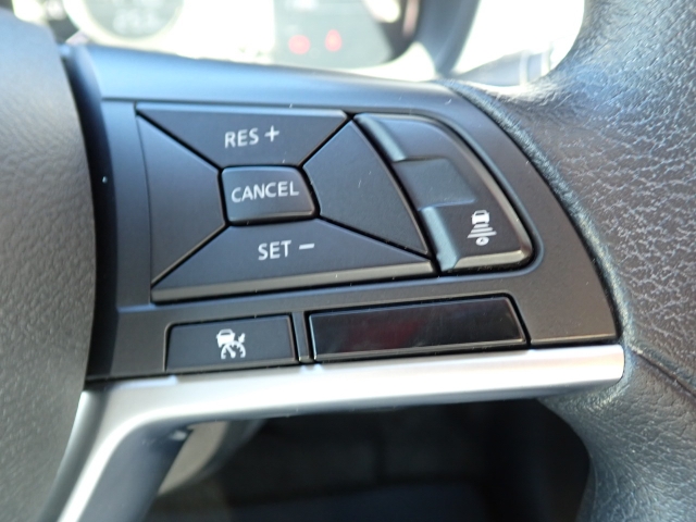 �y�N���[�Y�R���g���[���z�������H�ł̒��������s���y�Ɂ�A�N�Z���y�_���𓥂܂��Ɏԑ������ɕۂ��Ƃ��\�ł��B�O���̎ԗ������m���ĎԊԂ�ۂ悤�ɑ��x���߂��Ă���܂��I�I