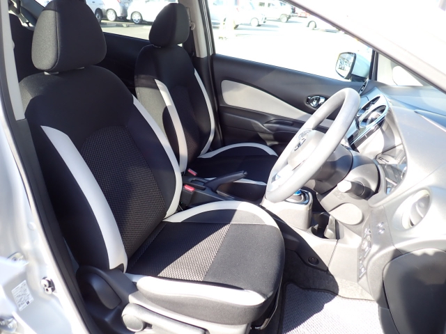 �t�����g�V�[�g�A��ԗǍD�ň��S�ł��B�傫�ȉ�����Ȃ����S�ł�