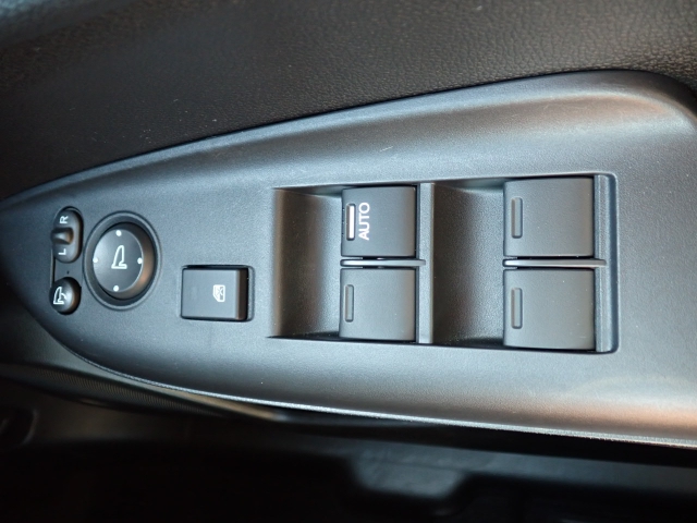 �d���i�[���h�A�~���[�E�p���[�E�B���h�E�������Ă��܂��B