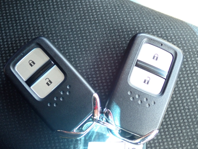 �X�}�[�g�L�[�����I�L�[���|�P�b�g��o�b�O�ɓ��ꂽ�܂܁A�h�A���b�N�̊J���E�{���E�G���W���n�����\�ł��B