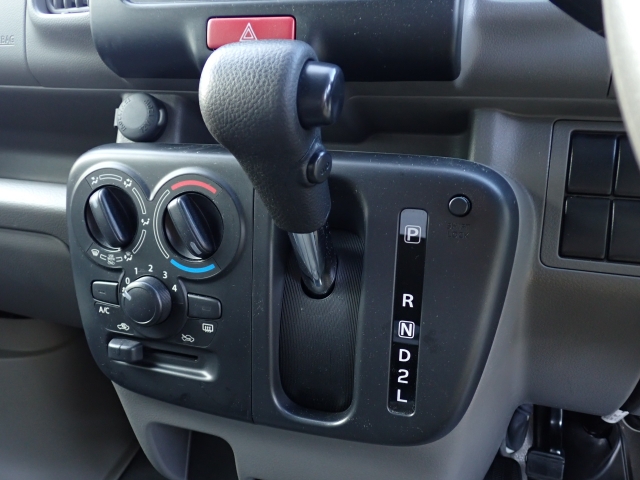 �e�푀��X�C�b�`������̊m�F���[�ԑO�ɓ_�������Ē����܂��B