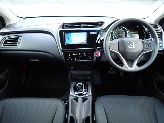 オリックス認定中古車は外部機関ＡＩＳの厳格な検査を全車実施し修復暦が無く状態の良い車両を厳選しておりますので安心してお買い求め頂けます！　保証も充実で安心！