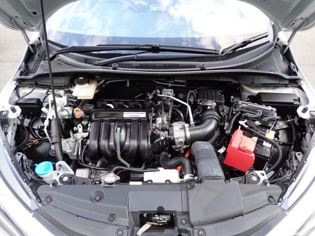 エンジンルームもきれいですよ。機関機構系も良好です。納車前に点検整備も行います。エンジンオイル・オイルフィルター・エアコンフィルター・ワイパーゴムは必ず交換致します