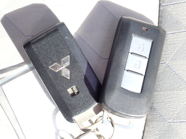 �X�}�[�g�L�[�����I�L�[���|�P�b�g��o�b�O�ɓ��ꂽ�܂܁A�h�A���b�N�̊J���E�{���E�G���W���n�����\�ł��B