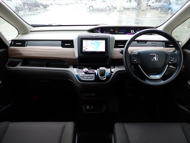 オリックス認定中古車は外部機関ＡＩＳの厳格な検査を全車実施し修復暦が無く状態の良い車両を厳選しておりますので安心してお買い求め頂けます！　保証も充実で安心！