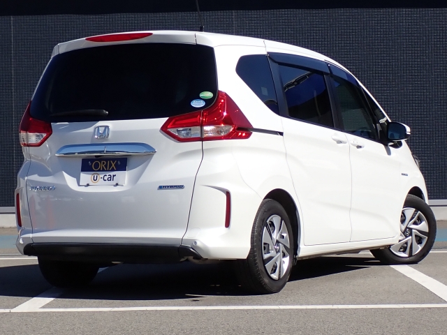 オリックス認定中古車は御納車前に全車１２または２４ヶ月月点検を実施しオイル、エレメント、全ワイパーゴム、エアコンフィルターは無条件で新品に交換致します。安心の充実整備です。