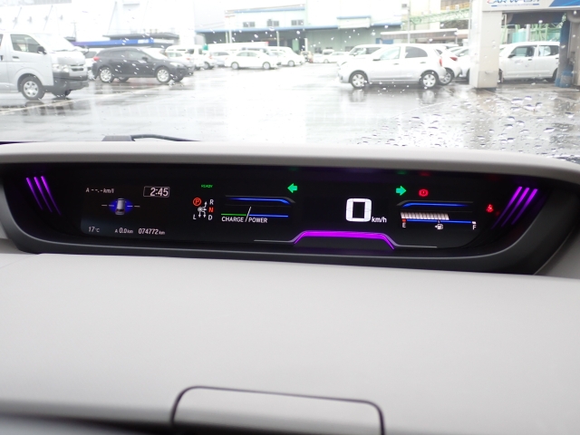 メーターパネルも知りたい情報が一目瞭然ですね。