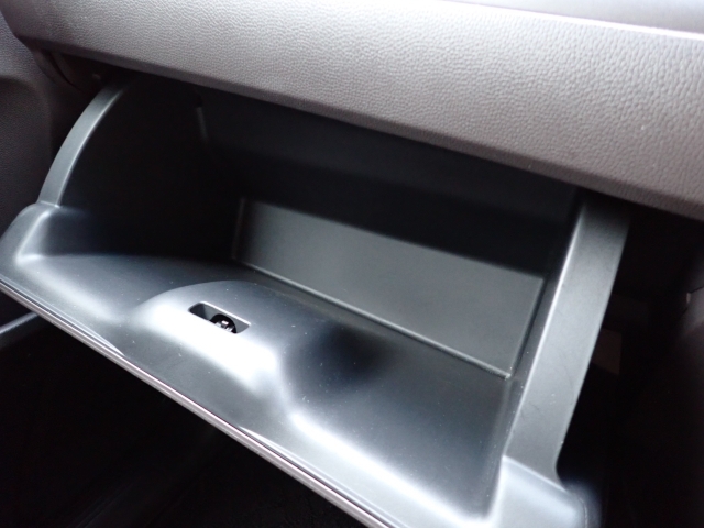 使い易いカーナビは情報量も豊富で使い勝手に優れております♪操作法も簡単なので直ぐにお使い頂けます！(^^)/