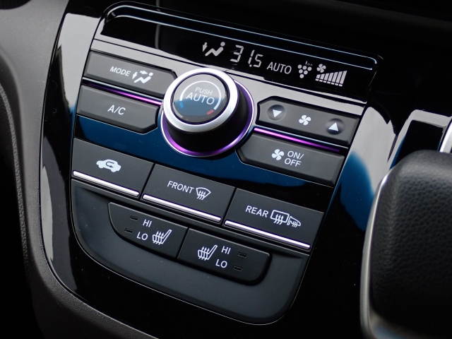 ★オートエアコン装備(^^♪★室温調整も楽々！快適な室温を素早く調整可能です。操作パネルやスイッチも上質で操作性も良好です。