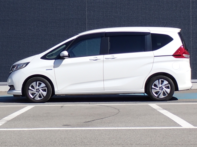 オリックス認定中古車は厳選した上質な車輌のみをお届け致します。全車にプロの職人による徹底した内外装の清掃、磨き上げております。