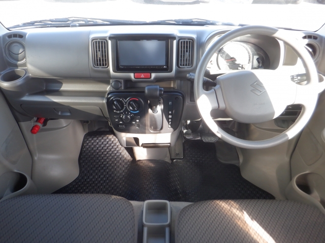 �ԓ��͐��Ǝ҂ɂĎ����N���[�j���O�{�H�ς݂Ȃ̂ŁA��ϐ����ł��B�I���b�N�X�����Ԃł݂͂Ȃ��܂ɉ��K�ȃh���C�u�����񑩂��܂��B