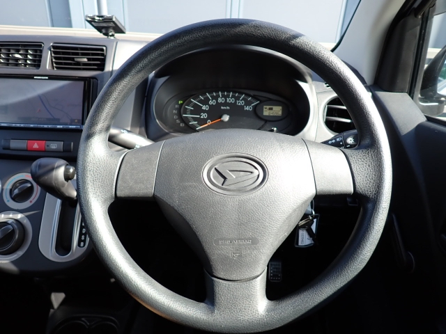 ステアリングはとてもきれいな状態です☆