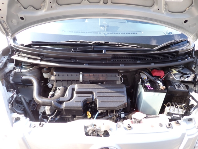 エンジンルームは綺麗ですよ。機関機構系も良好です。納車前に点検整備も行います。