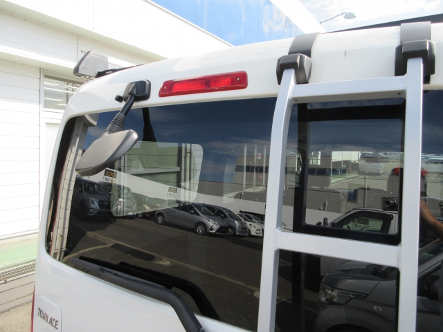 �A���_�[�~���[�t���ŁA�T�C�h�~���[�����ł͊m�F���ɂ����ӏ������邱�Ƃ��ł��܂��B