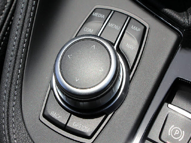 全車店頭にて展示中！お越し頂ければ現車確認が可能です。お気軽にお越しくださいませ。専門スタッフが細かくご説明させて頂きますので輸入車にご不安がある方でも安心です。