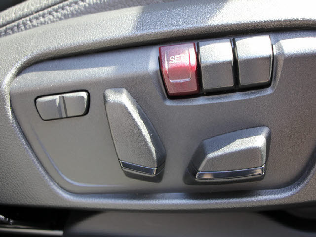 掲載以外の画像も当店ＨＰにて多数公開中です！ご来店が難しい方でも安心して購入していただけるよう細部まで掲載しております。専門店ならではの良質な中古車のみを販売しております。