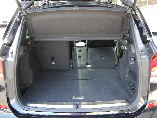 県内最大級の大型展示場！更にガレージ完備！専門店だからできる幅広いラインナップ！ご希望の車種がない場合もお気軽にお申し付け下さい。当社ネットワークでご希望の車両を探して参ります。