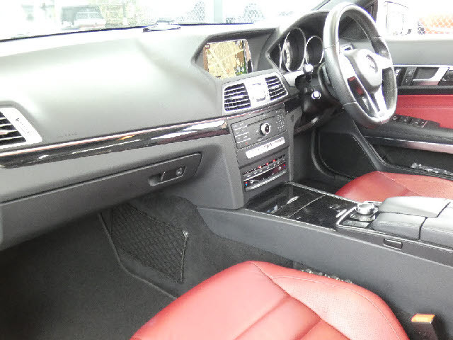 ■Ｔ．Ｕ．Ｃ．ＧＲＯＵＰ市川では、全車２年保証付です。自社工場完備で、充実のアフターサービス！■専門店ならではのコダワリの正規ディーラー車輌！年３回ポリマーメンテナンスサービス実施中！