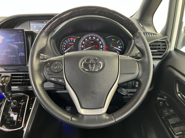 【内装】視認性の良いシンプルなメーターデザインはドライバーに情報をわかりやすく伝えてくれます☆