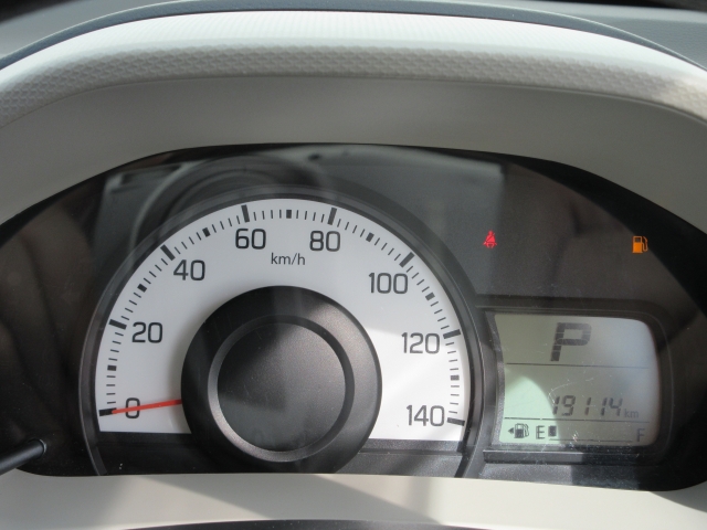 �V���v���Ō��₷���f�U�C���̃��[�^�[�p�l���ł��B�Ԃ̏�񂪕\�������厖�ȏꏊ�����炱�����₷������؂ł��ˁB