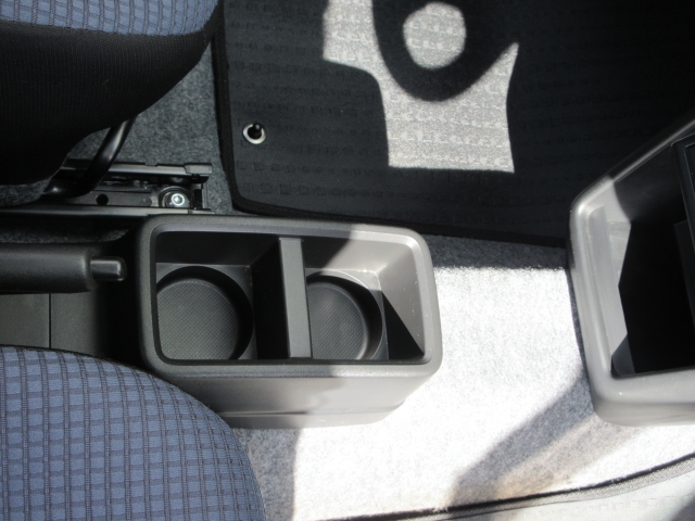 �Z���^�[�R���\�[���Ƀh�����N�z���_�[���t���Ă���܂��B