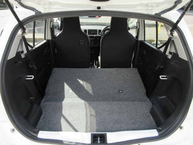 �Q��ڃV�[�g��|���΁A�����̗l�ȃt���b�g�ōL��ȃX�y�[�X���m�ۏo���܂��B