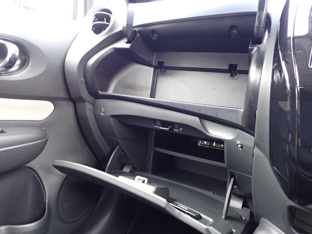 ����ȑO�ɂ͎Ԍ��ؓ��ꓙ���ވꎮ�����[�ł���O���[�u�{�b�N�X���������܂��B