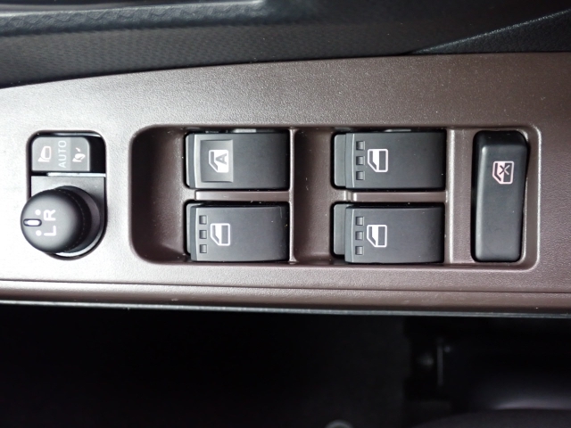 �d���i�[���h�A�~���[�E�p���[�E�B���h�E�������Ă��܂��B