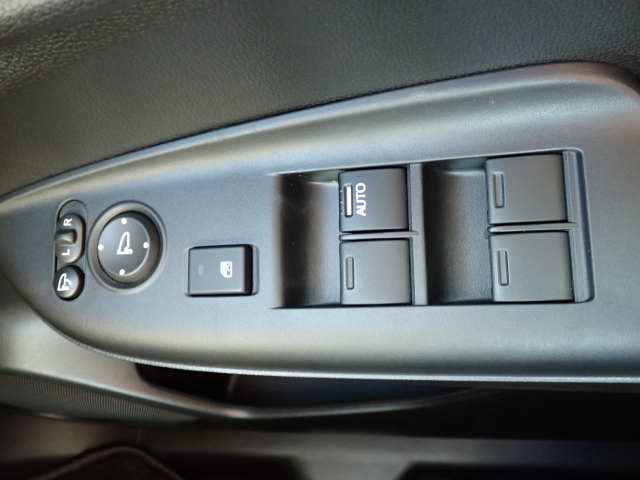 �d���i�[���h�A�~���[�E�p���[�E�B���h�E�������Ă��܂��B