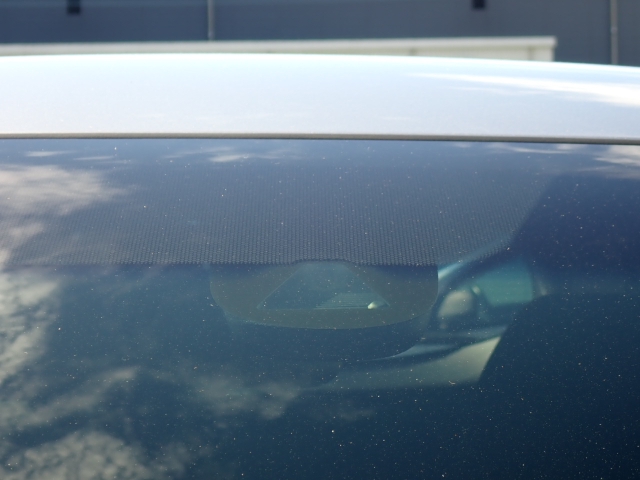 �t�����g�J�����őO���̎ԗ�����s�ғ������m�B�Փ˂������Ȏ��͏Փˉ���y���u���[�L���쓮�A�Փˉ�����T�|�[�g�B