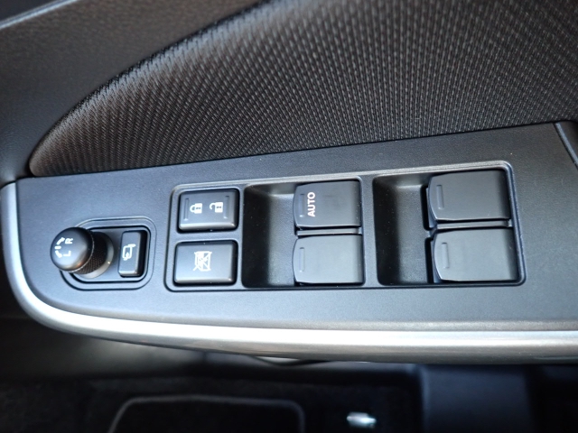 �d���i�[���h�A�~���[�E�p���[�E�B���h�E�������Ă��܂��B