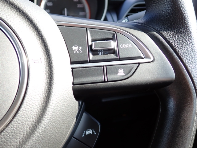 �y�N���[�Y�R���g���[���z�������H�ł̒��������s���y�Ɂ�A�N�Z���y�_���𓥂܂��Ɏԑ������ɕۂ��Ƃ��\�ł��B�O���̎ԗ������m���ĎԊԂ�ۂ悤�ɑ��x���߂��Ă���܂��I�I