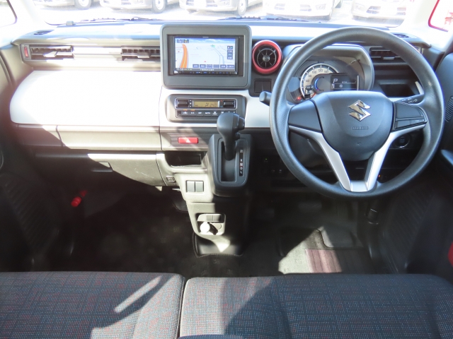 内外装の清掃・ガラス系ボディコーティングをCARクリーニング専門業者が施工いたしますので大変清潔。オリックス自動車ではみなさまに快適なドライブをお約束。