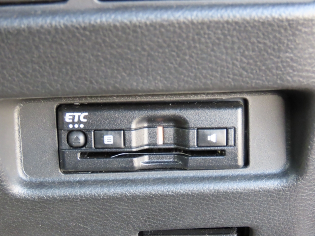 ＥＴＣも装備していますよ！ＥＴＣ車載機を利用すると高速料金が割引に！！サイフにも優しい装備ですね♪