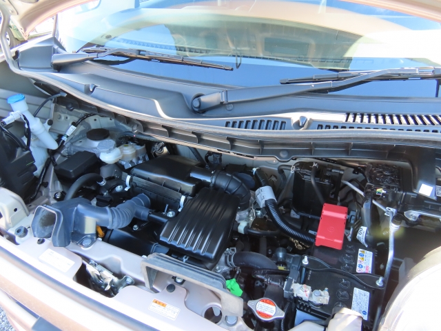 エンジンルームもきれいですよ。機関機構系も良好です。納車前に点検整備も行います。エンジンオイル・オイルフィルター・エアコンフィルター・ワイパーゴムは必ず交換致します（エアコンフィルターは、装着車のみ）