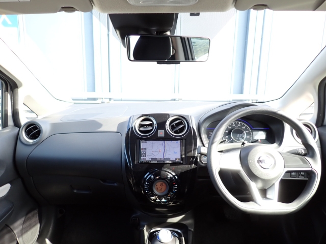 �C���p�l�摜�ɂȂ�܂��B�ԓ��͐��Ǝ҂ɂĎ����N���[�j���O�{�H�ς݂Ȃ̂ŁA��ϐ����ł��B