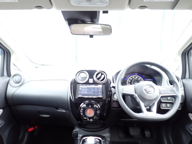 �C���p�l�摜�ɂȂ�܂��B�ԓ��͐��Ǝ҂ɂĎ����N���[�j���O�{�H�ς݂Ȃ̂ŁA��ϐ����ł��B