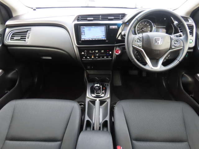 ���O���̐��|�E�K���X�n�{�f�B�R�[�e�B���O��CAR�N���[�j���O���Ǝ҂��{�H�������܂��̂ő�ϐ����B�I���b�N�X�����Ԃł݂͂Ȃ��܂ɉ��K�ȃh���C�u�����񑩁B